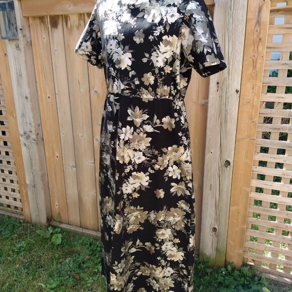 Amish Mennonite Cape Dress 40" Bust 34" Waist Black Gold Silver Metallic Formal - Picture 5 of 7